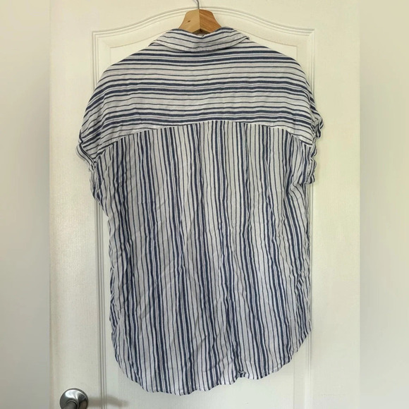 BEACH LUNCH LOUNGE Top - Picture 3 of 4